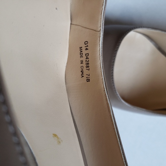 7.5 B G14 Toupe Women's Cole Haan heels - Picture 3 of 6